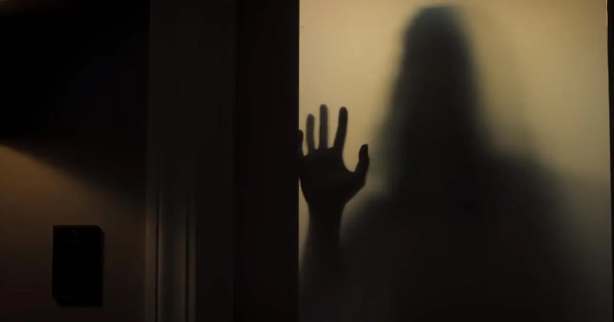 เมื่อบ้านที่เคยอยู่กลับเต็มไปด้วยความหลอนในตัวอย่างของ The Night House