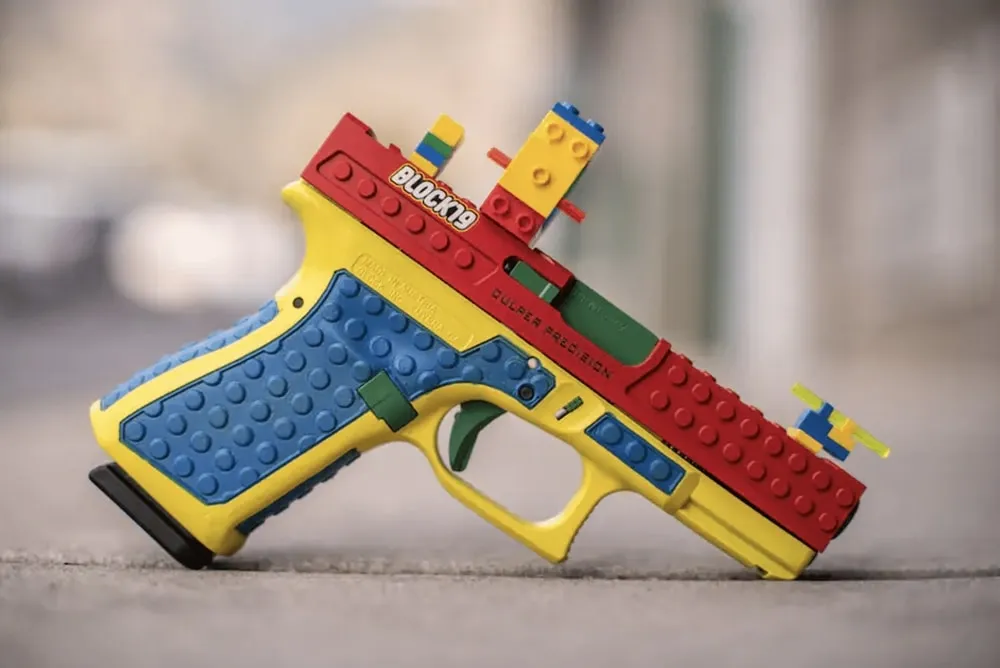 Lego ยื่นหนังสือร้องหยุดผลิตปืนในอเมริกาเพราะหน้าตาเหมือนบล็อกของเล่น