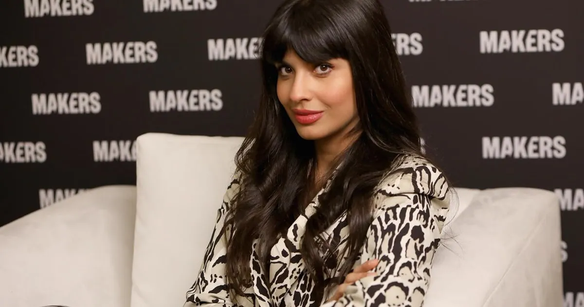 Jameela Jamil ซ้อมคิวบู๊พร้อมยืนยันว่าเธอได้มาร่วมแสดงใน She-Hulk แล้ว
