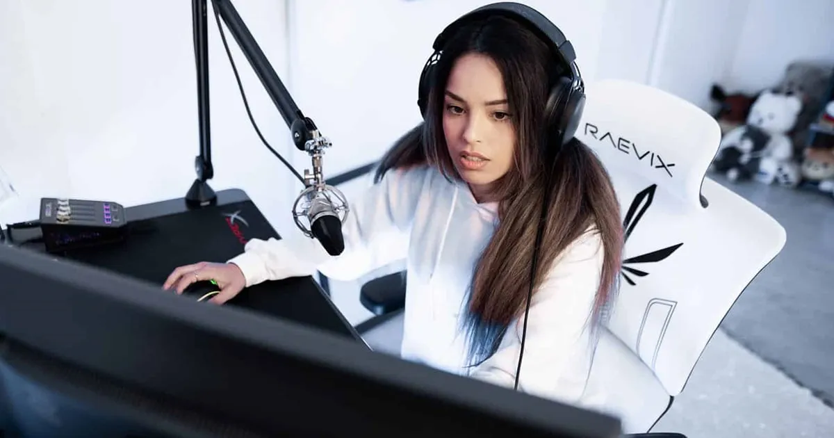 M9 Raevix Limited Edition เก้าอี้เกมมิ่งที่ออกแบบโดย Valkyrae สตรีมเมอร์มากความสามารถ