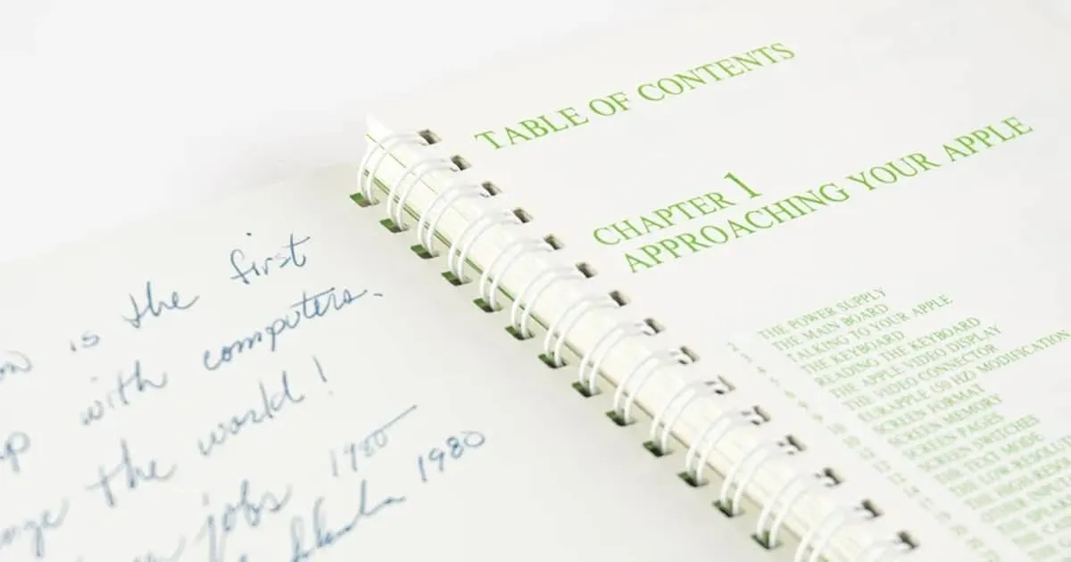 หนังสือคู่มือ Apple II ที่มีลายเซ็นของสตีฟ จ๊อบส์ ได้รับการประมูลในราคาเกือบ 800,000 ดอลล่าร์!?