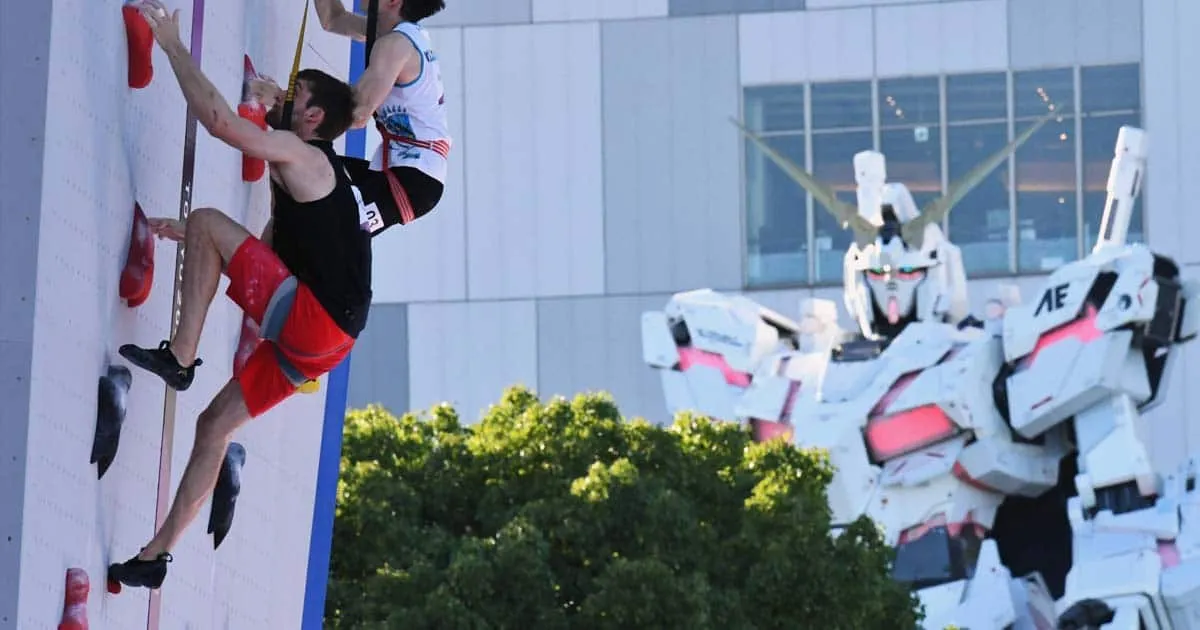 ทัวร์ลง BBC หลังออกข่าวว่า หุ่นตัวใหญ่สีขาว ที่อยู่ตรงโอไดบะเป็น Transformer