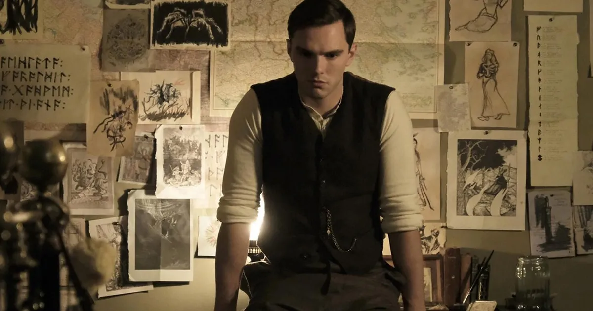 Nicholas Hoult เตรียมรับบทเป็นสมุนของผีดูดเลือดในหนัง Renfield ภาคแยกของ Dracula