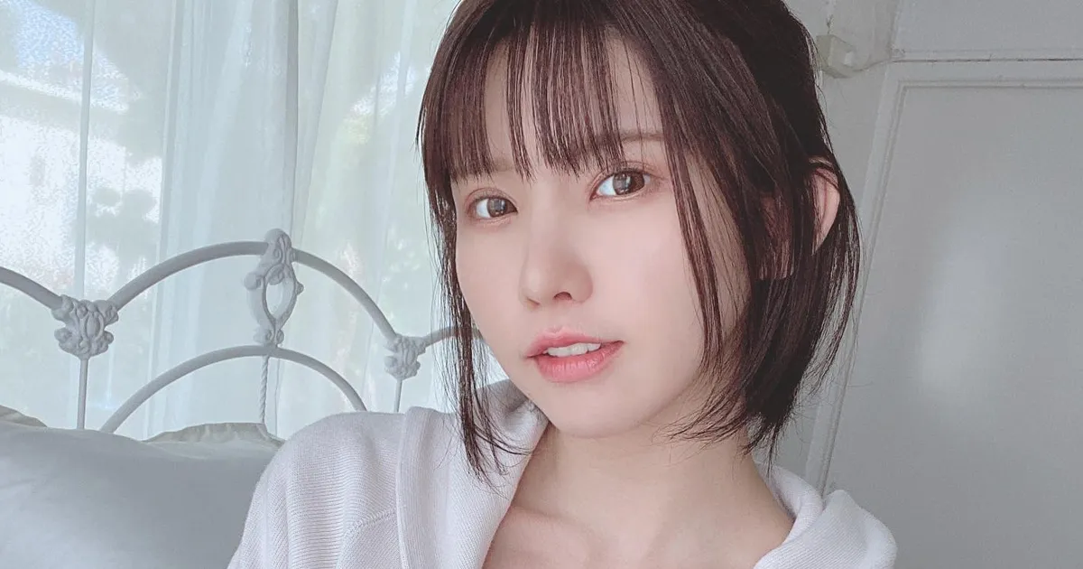 ไม่คอสเพลย์ก็ขายออก! หนังสือรวมภาพถ่ายของ Enako ทำยอดขายเป็นอันดับ 1 ของชาร์ต Oricon!