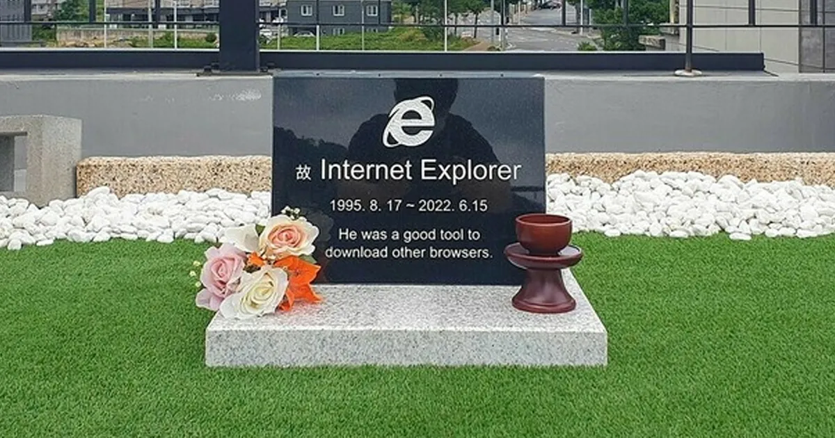 หลุมศพ Internet Explorer โผล่ที่เกาหลี พร้อมป้ายหลุมศพสุดเจ็บ!