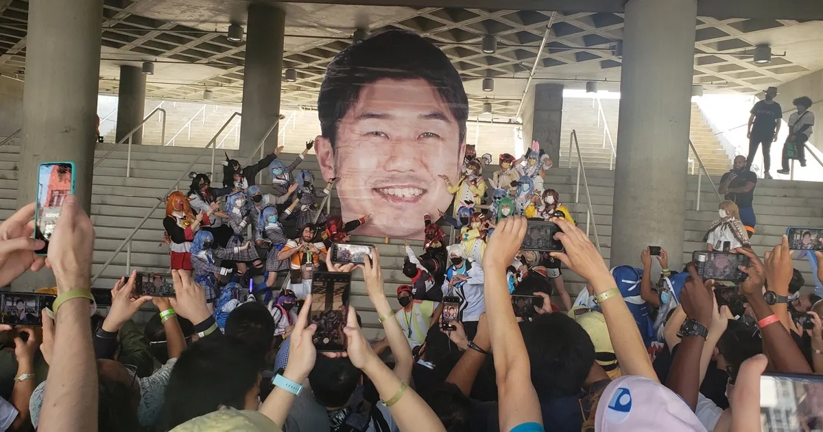 เบสต์เกิร์ล! แฟนคลับแห่กันถ่ายรูปป้ายหัวคุณ Yagoo ผู้ให้กำเนิด Hololive ที่งาน Anime Expo 2022!