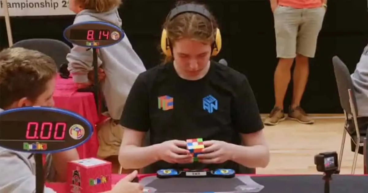 กำเนิดเทพคนใหม่ ผู้พิชิต Rubik's Cube แบบ 3x3x3 ได้ภายใน 3.97 วินาทีเท่านั้น