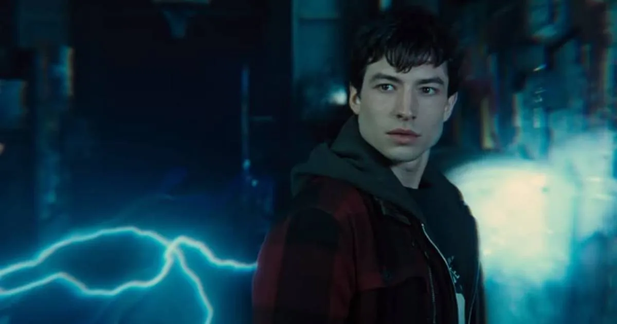 Ezra Miller ต้องแอบหลบเจ้าหน้าที่เพื่อมาถ่ายซ่อม The Flash