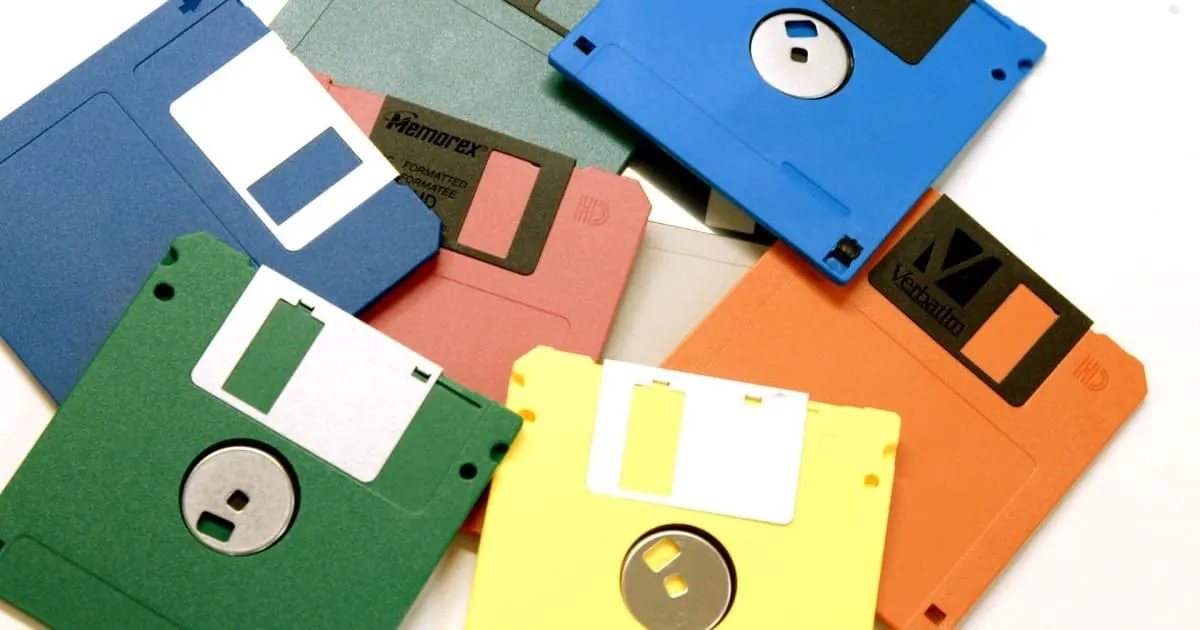 หยุดล้าหลัง! ญี่ปุ่นพิจารณายกเลิก ไม่ให้ราชการส่งงานด้วยแผ่น Floppy Disk