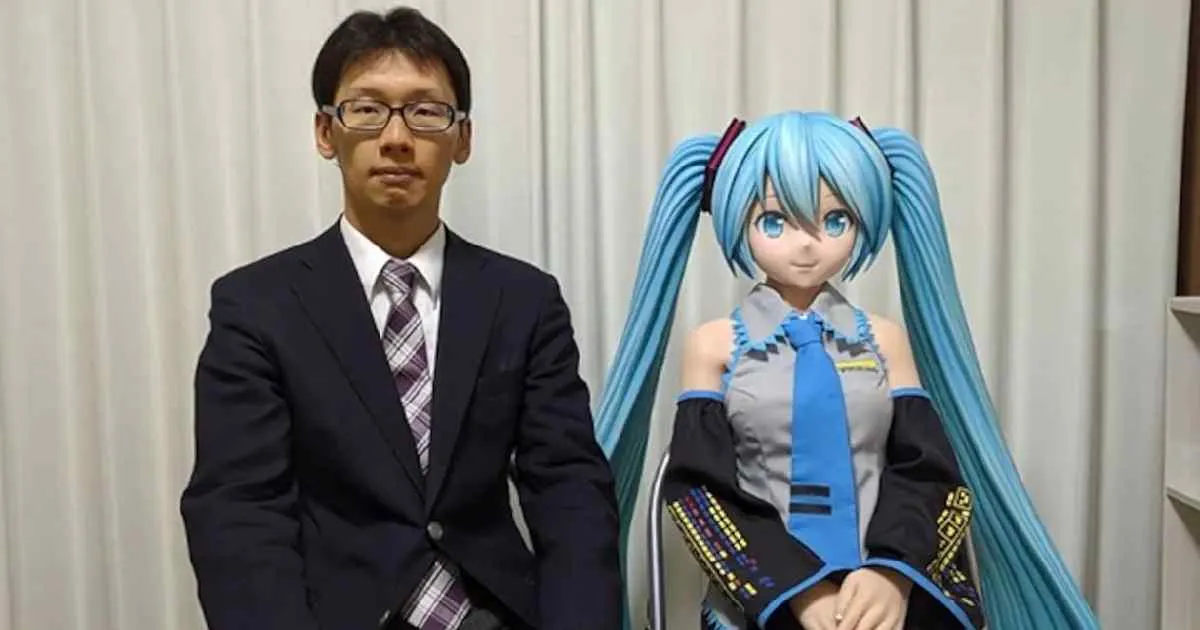 หนุ่มชาวญี่ปุ่นแต่งงานกับ Hatsune Miku แต่เธอกลับไม่พูดด้วยเสียแล้ว!