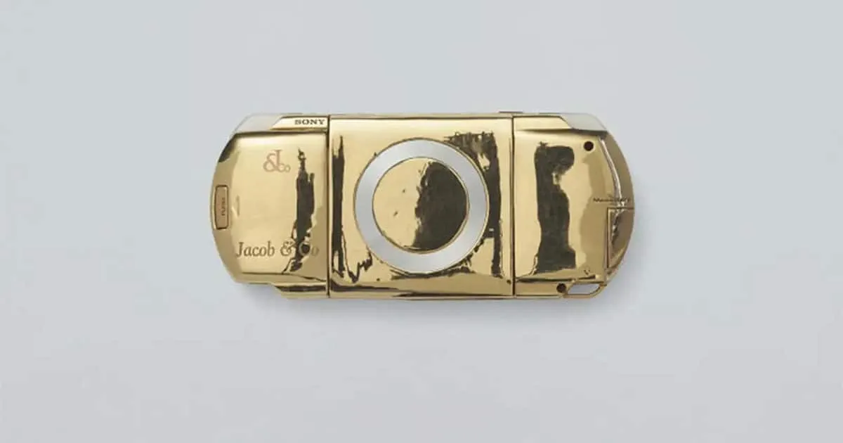 Drake แรปเปอร์ชื่อดังซื้อ PSP รุ่นเลี่ยมทองมาในราคากว่า 6 แสนบาท