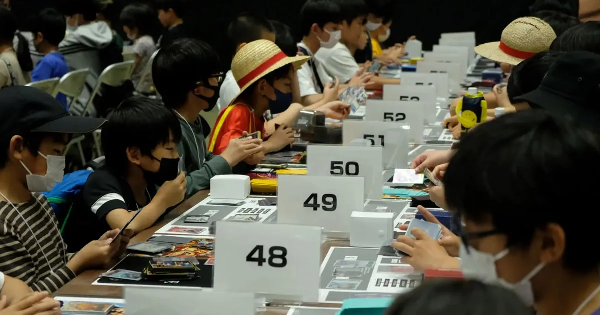 คุณแม่ยืนด่า หลังลูกชายแข่งการ์ดเกม One Piece แพ้ ชาวเน็ตเดาว่าคงอยากได้รางวัลไปขาย