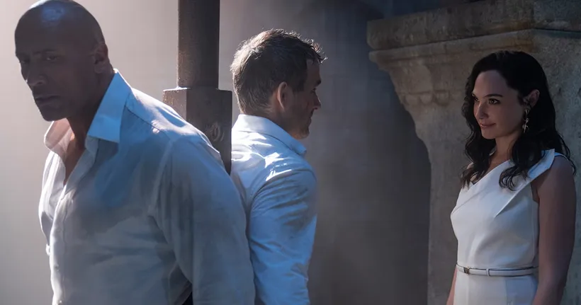 Dwayne Johnson และ Ryan Reynolds ปะทะ Gal Gadot ในตัวอย่างแรกของ Red Notice