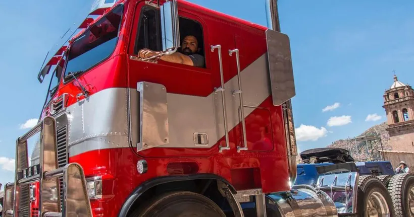 ผู้กำกับ Transformers: Rise of the Beasts ปล่อยภาพ Optimus Prime ฉลองปิดกล้อง