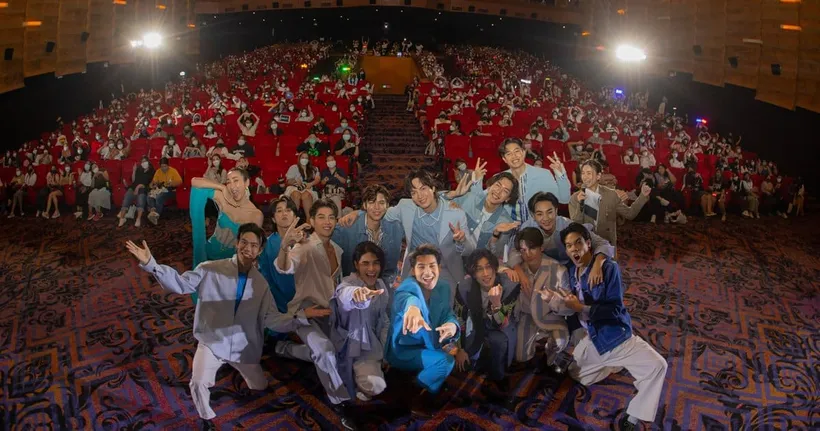 KinnPorsche The Series รวมตัวแก๊งแฟนคลับมาเฟียนับพันและทีมนักแสดงดูตอนจบพร้อมกันบนจอยักษ์