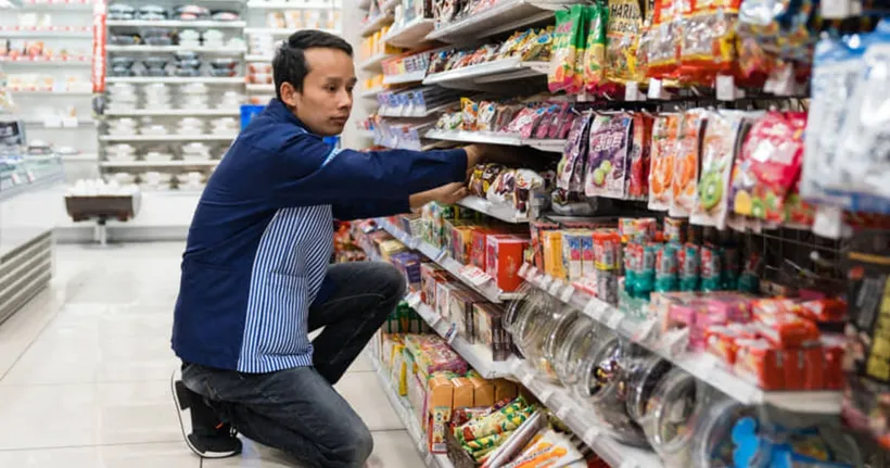 พนักงานต่างชาติในร้าน Lawson ญี่ปุ่นโอด โดนบีบให้ซื้อของที่ขายไม่ได้ตามเป้า