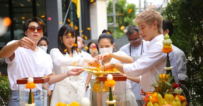 สหมงคลฟิล์ม X มะเดี่ยว บวงสรวงหนังไทยปี 2566 “MONDO” โปรเจกต์โรแมนติกคอมเมดี้
