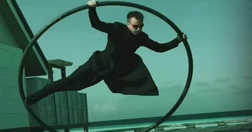 ชมคลิปหนุ่มผู้เลียนแบบนีโอใน The Matrix ได้สมจริงสุด ๆ