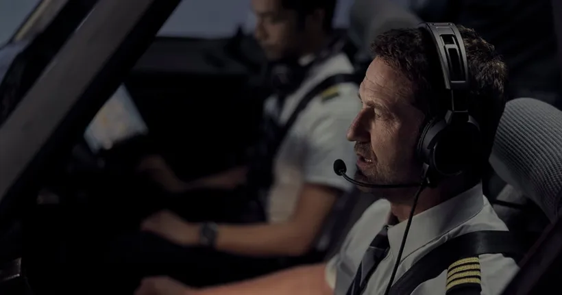 ฝ่าวิกฤติเหนือน่านฟ้า สู่หายนะบนเกาะนรก ตัวอย่างแรก “PLANE ดิ่งน่านฟ้าเดือดเกาะนรก”