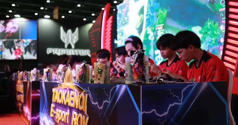 การแข่ง TAOKAENOI E-sport ROV 2023 รอบชิง ที่บูธเถ้าแก่น้อย ในงาน Thailand Game Show 2023