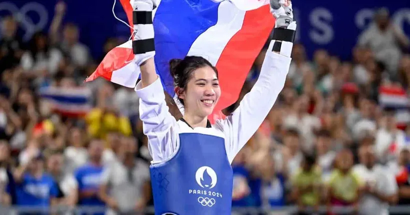ส่องคอมเม้นต์ เมื่อสื่อนอกบอก 'เธอชื่อเทนนิส มีพี่น้องชื่อโบว์ลิ่งกับเบสบอล และเธอก็ได้เหรียญทองจากเทควันโด'