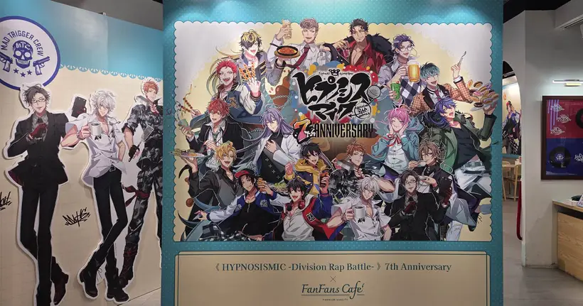 พาสัมผัสความอร่อยและร่วมส่งเสียงเชียร์ทีมแร็ปเปอร์ในดวงใจไปกับ FanFans Cafe Thailand ในธีมคาเฟ่ HYPNOSISMIC -Division Rap Battle- 7th Anniversary !