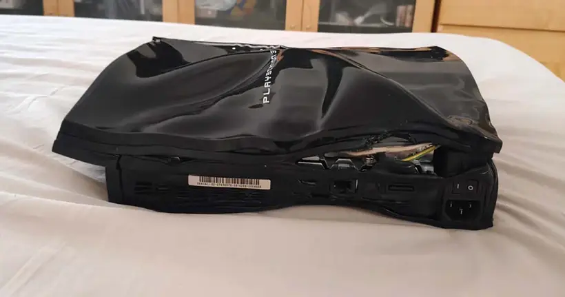 เกมเมอร์ต่างประเทศคืนชีพ PS3 ที่ไฟเหลืองสำเร็จ แต่เครื่องดันบู้บี้จนเสียทรง