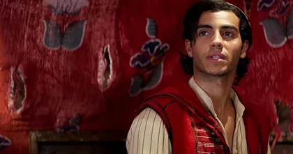 Mena Massoud อาจได้มารับบท Ezra Bridger ฉบับคนแสดงในซีรีส์ภาคแยกของ Star Wars