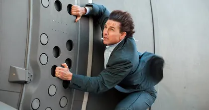 ผู้กำกับ Mission: Impossible 7 เผยภาพ Tom Cruise เกาะรถไฟที่กำลังวิ่ง