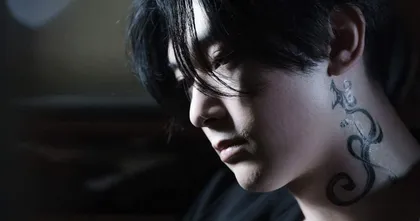 ภาคคนแสดง Tokyo Revengers เผยภาพ Mikey แบบผมดำที่ดูเย็นชา