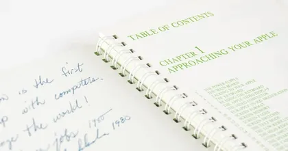 หนังสือคู่มือ Apple II ที่มีลายเซ็นของสตีฟ จ๊อบส์ ได้รับการประมูลในราคาเกือบ 800,000 ดอลล่าร์!?