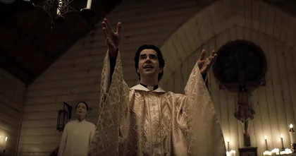 Midnight Mass ซีรีส์สยองของ Netflix ปล่อยตัวอย่างฉบับเต็มออกมาแล้ว