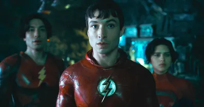 Barry Allen ข้ามจักรวาลมาเจอกับ Batman ในทีเซอร์แรกของ The Flash ฉบับหนัง