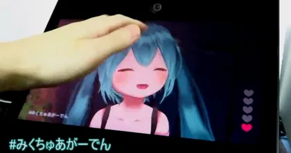 Sony เปิดตัวโปรแกรมที่ทำให้ลูบหัว Hatsune Miku ผ่านจอ Spatial Reality Display ได้