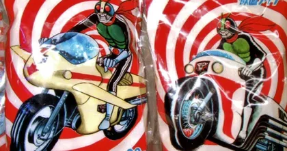พบร้านขายขนม Kamen Rider เมื่อ 50 ปีก่อนแบบยังไม่แกะ ราคาสูงถึง 6 หมื่นเยน!