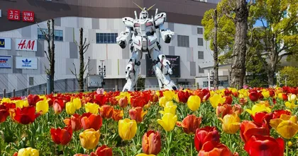 คู่รักถ่ายรูป Gundam Unicorn ที่ Odaiba แต่แฟนคลับบอกว่านี่มันฉากจบ 00 ชัดๆ!