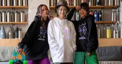 เสื้อผ้า Pokemon แบบใหม่จะใช้เทคโนโลยีที่ทำให้ลวดลายสะท้อนแสงสีรุ้งได้