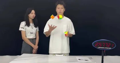 หนุ่มจีนสุดเก่ง ผู้พิชิต Rubik 3 ลูกพร้อมโยนไปด้วยภายใน 3 นาทีเศษ