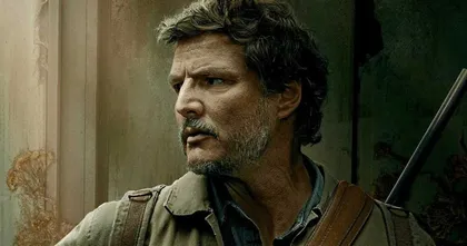 ผู้กำกับซีรีส์ The Last of Us เผยว่าโจลจะลอบเร้นน้อยกว่าในเกมด้วยปัญหาด้านอายุ