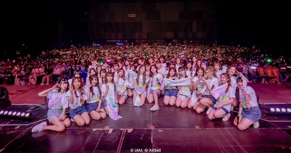 BNK48 แท็ก CGM48 ควงแขน AKB48 โชว์กระหึ่มเวที AKB48 Group CIRCLE JAM 2023!