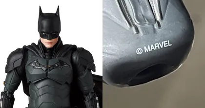 ฟิกเกอร์ MAFEX THE BATMAN พบตำหนิร้ายแรง เพราะดันไปพิมพ์โลโก้ลิขสิทธิ์ Marvel ซะงั้น!