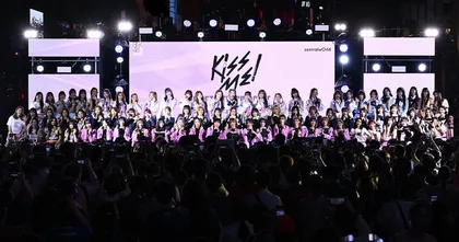 BNK48 เปิดตัวเพลง “Kiss me!” ร่วมงาน JYP ครั้งแรก! พร้อมโชว์รุ่น 5!