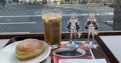 แฟน ๆ Hololive แห่เยี่ยม Mister Donut อากิบะ หลัง FuwaMoco ไปเยือน