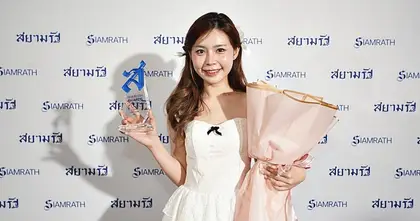 “แป้ง zbing z.” ฟาดรางวัลยูทูบเบอร์ยอดนิยม! ยืนหนึ่งไม่มีใครแทนได้   แอบกระซิบมีเซอร์ไพรส์ชุดใหญ่เร็ว ๆ นี้แฟนรอเฮ!