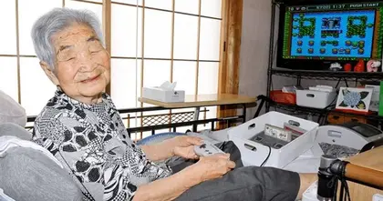 คุณยายชาวญี่ปุ่นอายุ 100 ปี เผยเคล็ดลับการมีอายุยืนด้วยการเล่นเกมวันละสองถึงสามชั่วโมง!