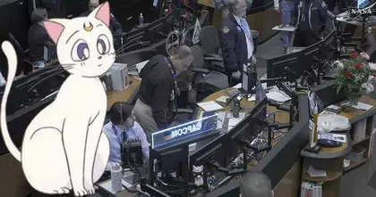 แมวผู้พิทักษ์ Artemis จาก Sailor Moon โผล่ร่วมทีมควบคุมภารกิจไปดวงจันทร์ Artemis II กลาง Live NASA